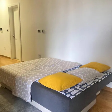 Center Apartment *